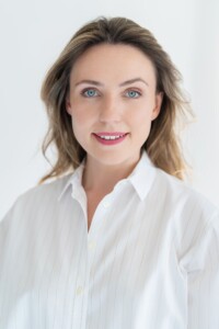 Mini-Branding-Sydney-Headshots-NSW – Professional Photographer Sydney Young woman in a white top having your LinkedIn headshot taken by professional photographer Georgie Greene Sydney NSW