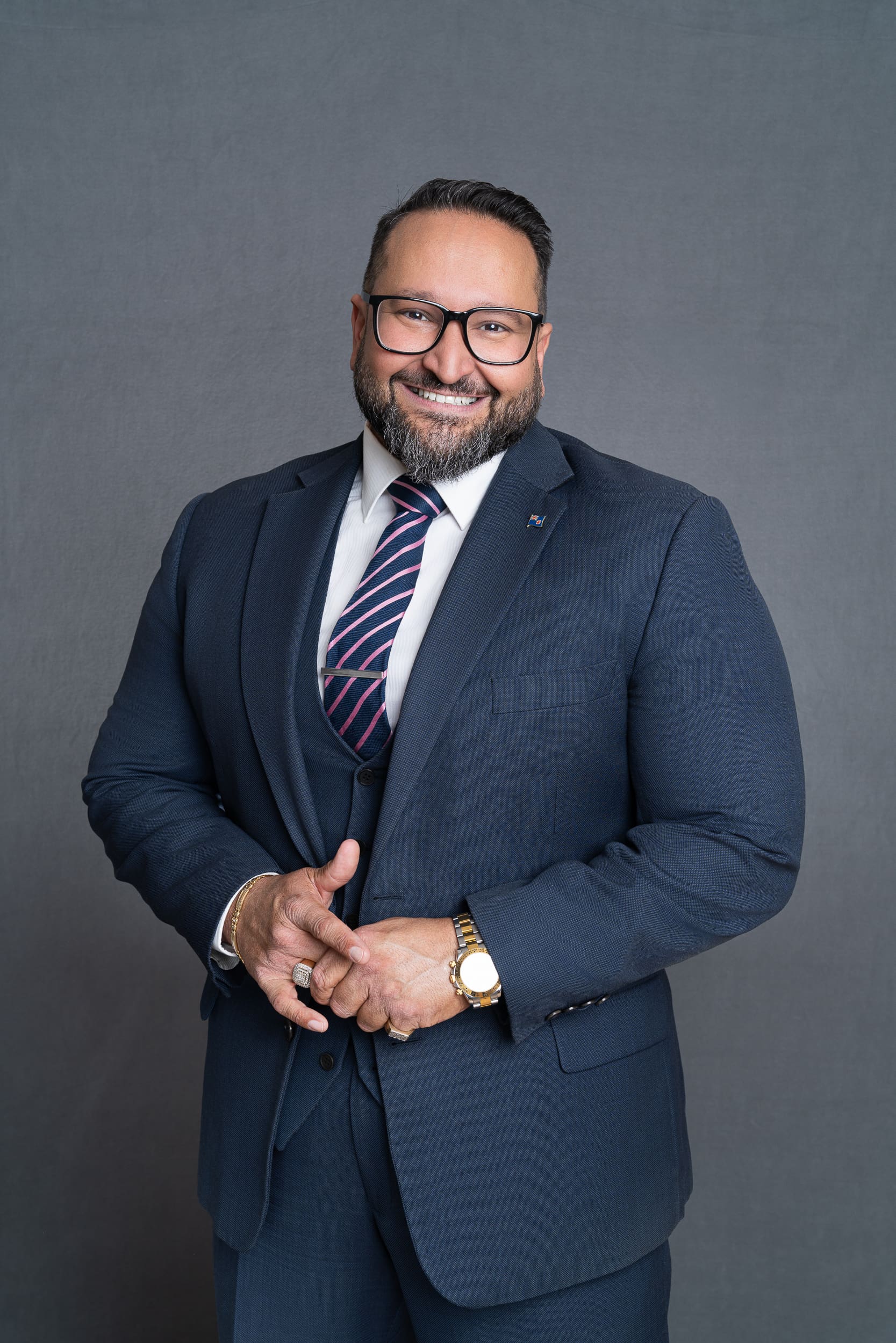 Smart-Sydney-Headshot-NSW Man with a beard and glasses wearing a three piece suite having his corporate headshot taken by professional photographer Georgie Greene