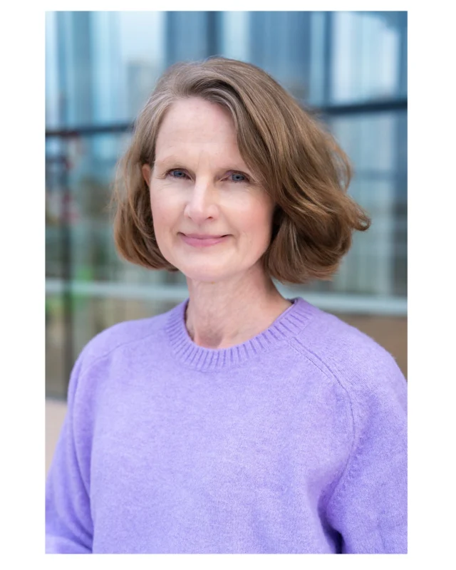 Loved the purple jumper for this headshot session of a radio announcer. We were in my fav photo shoot location at the Art Gallery Of New South Wales. So many different backdrops to choose from in a small area. The glass background is always a winner.